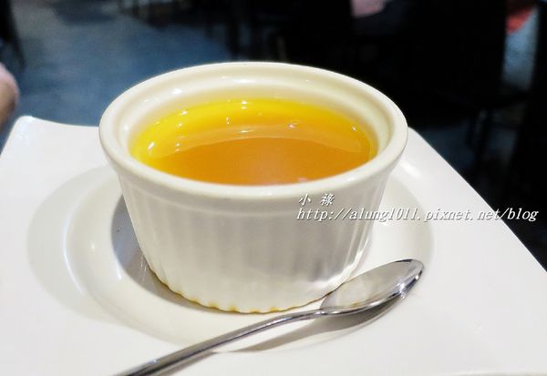 著火的牛阿根廷烤肉：大口吃肉，桌邊現切..    吃飽飽才准離開!!!   ..著火的牛阿根廷烤肉~