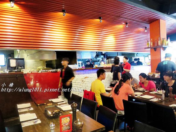 著火的牛阿根廷烤肉：大口吃肉，桌邊現切..    吃飽飽才准離開!!!   ..著火的牛阿根廷烤肉~