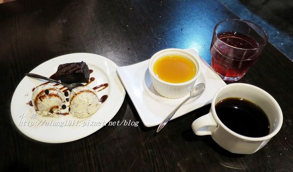 著火的牛阿根廷烤肉：大口吃肉，桌邊現切..    吃飽飽才准離開!!!   ..著火的牛阿根廷烤肉~