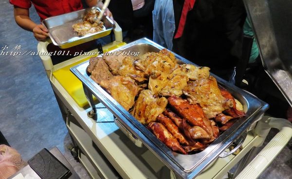 著火的牛阿根廷烤肉：大口吃肉，桌邊現切..    吃飽飽才准離開!!!   ..著火的牛阿根廷烤肉~