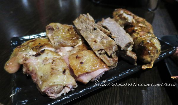 著火的牛阿根廷烤肉：大口吃肉，桌邊現切..    吃飽飽才准離開!!!   ..著火的牛阿根廷烤肉~