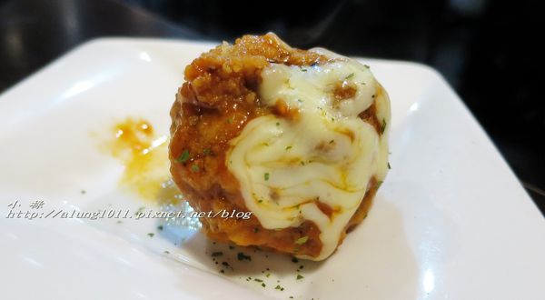 著火的牛阿根廷烤肉：大口吃肉，桌邊現切..    吃飽飽才准離開!!!   ..著火的牛阿根廷烤肉~