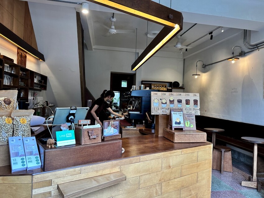 St. 10 街頭薏仁l台南正興街老屋咖啡廳/薏仁搭咖啡迸出新滋味 - 進食的巨鼠