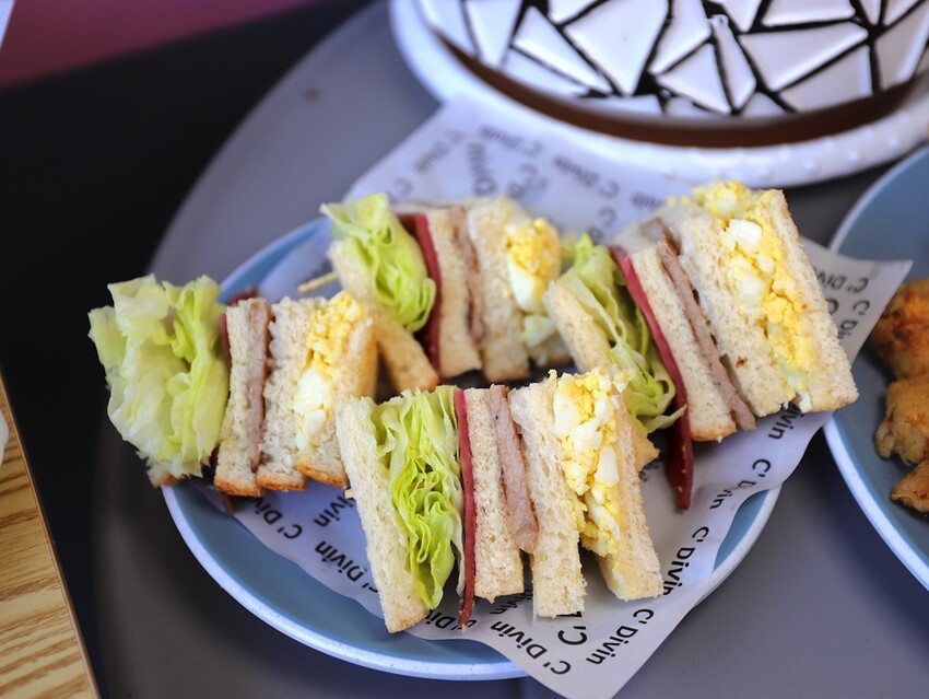 再吃兩口早午餐l台南必吃粉漿蛋餅/餐點多達百種選擇的平價早午餐店/近台南嘉南藥理大學.奇美博物館 - 進食的巨鼠