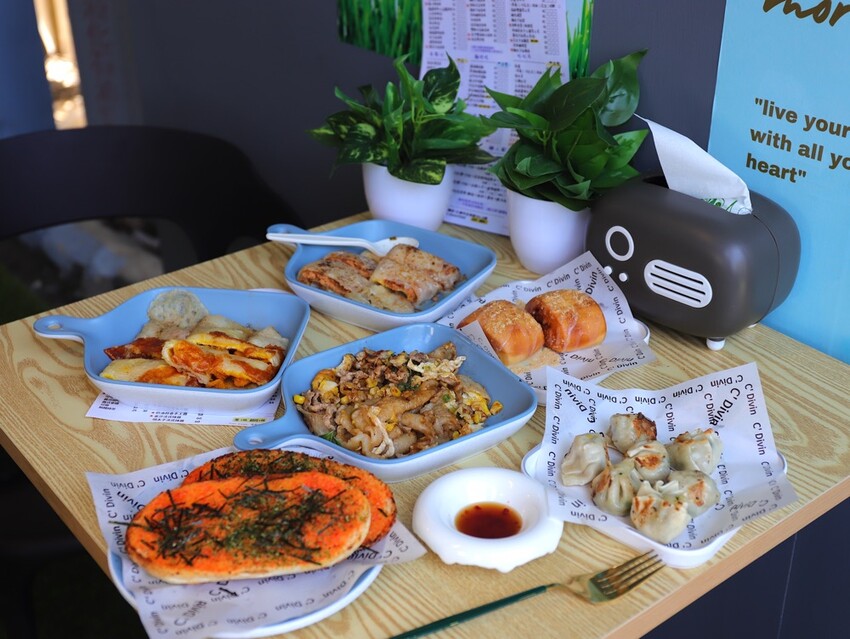 再吃兩口早午餐l台南必吃粉漿蛋餅/餐點多達百種選擇的平價早午餐店/近台南嘉南藥理大學.奇美博物館 - 進食的巨鼠