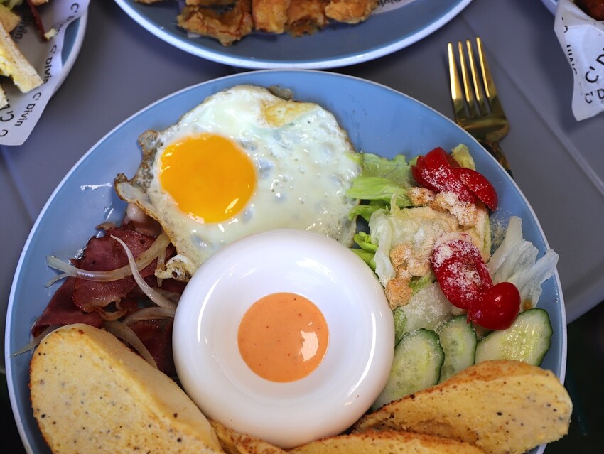 再吃兩口早午餐l台南必吃粉漿蛋餅/餐點多達百種選擇的平價早午餐店/近台南嘉南藥理大學.奇美博物館 - 進食的巨鼠