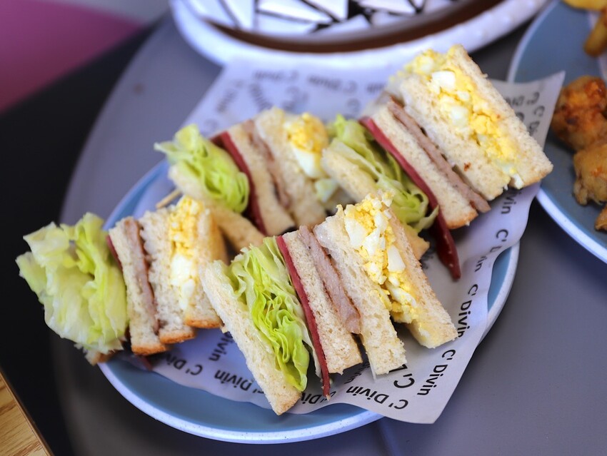 再吃兩口早午餐l台南必吃粉漿蛋餅/餐點多達百種選擇的平價早午餐店/近台南嘉南藥理大學.奇美博物館 - 進食的巨鼠