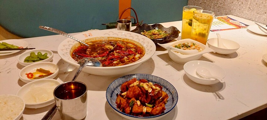 美食|漢來美食新品牌「TO GO溜溜酸菜魚專賣店」高雄夢時代