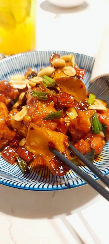 美食|漢來美食新品牌「TO GO溜溜酸菜魚專賣店」高雄夢時代