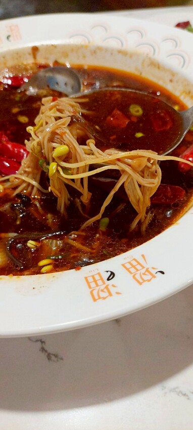 美食|漢來美食新品牌「TO GO溜溜酸菜魚專賣店」高雄夢時代