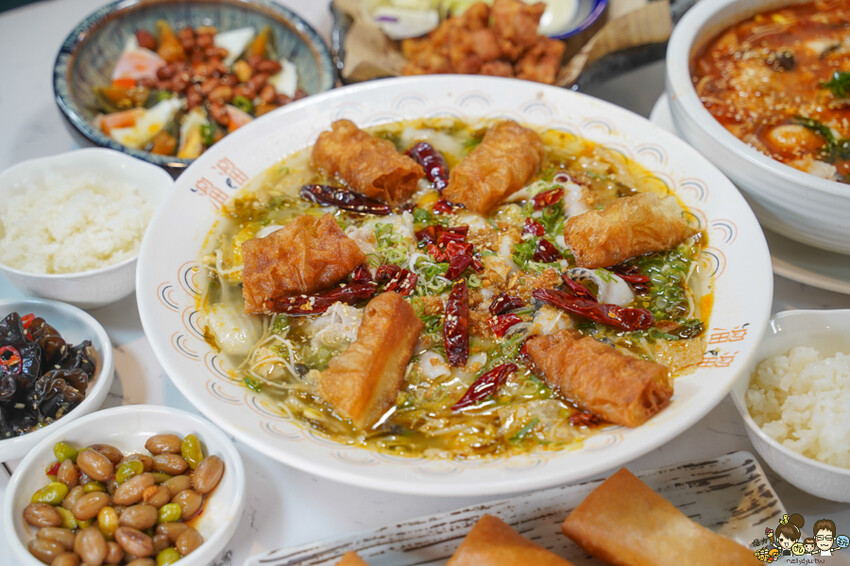 溜溜酸菜魚專賣店 高雄夢時代店，香麻夠味不油膩、家庭聚會最開胃美食 X 三款開胃小菜免費續 - 跟著尼力吃喝玩樂＆親子生活
