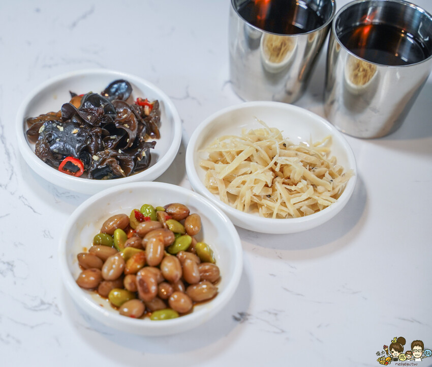 溜溜酸菜魚專賣店 高雄夢時代店，香麻夠味不油膩、家庭聚會最開胃美食 X 三款開胃小菜免費續 - 跟著尼力吃喝玩樂＆親子生活