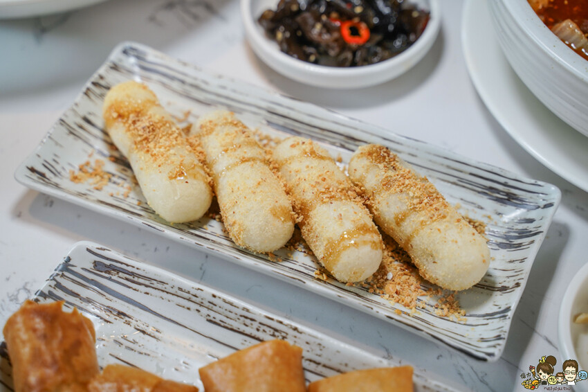 溜溜酸菜魚專賣店 高雄夢時代店，香麻夠味不油膩、家庭聚會最開胃美食 X 三款開胃小菜免費續 - 跟著尼力吃喝玩樂＆親子生活