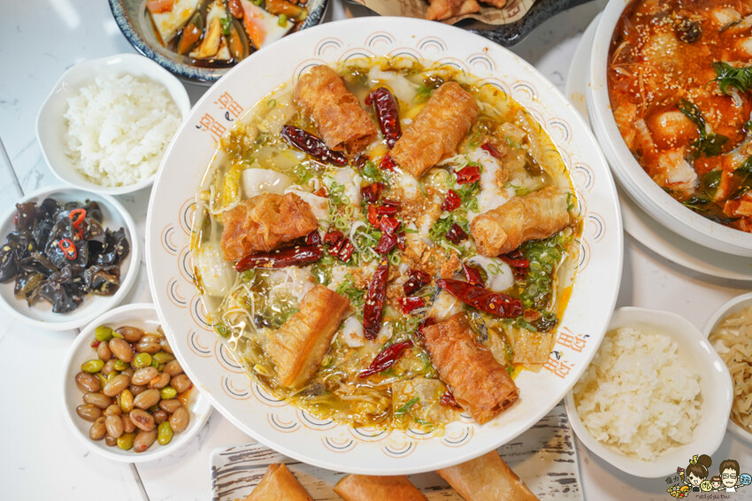 溜溜酸菜魚專賣店 高雄夢時代店，香麻夠味不油膩、家庭聚會最開胃美食 X 三款開胃小菜免費續 - 跟著尼力吃喝玩樂＆親子生活