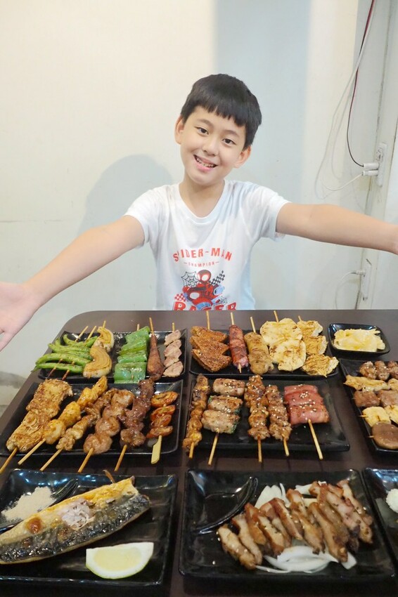 ♥木子串燒♥人氣平價串燒,最便宜一串只要$20好佛心,隨便拿都不心痛,秘製醬汁鹹甜好吃超涮嘴,宜蘭礁溪串燒推