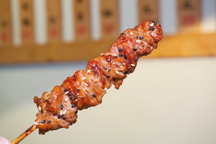 ♥木子串燒♥人氣平價串燒,最便宜一串只要$20好佛心,隨便拿都不心痛,秘製醬汁鹹甜好吃超涮嘴,宜蘭礁溪串燒推