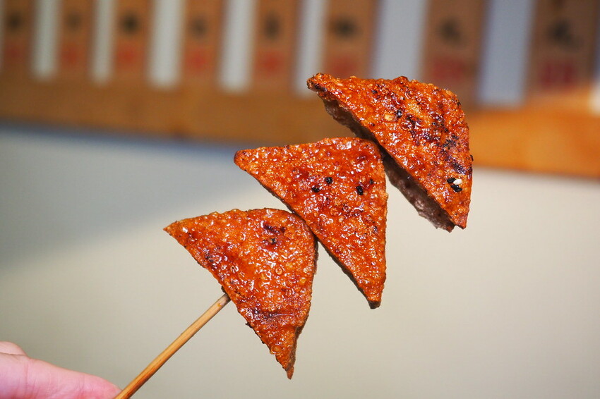 ♥木子串燒♥人氣平價串燒,最便宜一串只要$20好佛心,隨便拿都不心痛,秘製醬汁鹹甜好吃超涮嘴,宜蘭礁溪串燒推