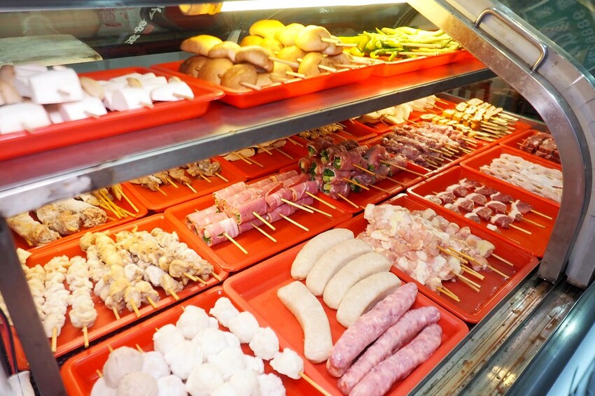 ♥木子串燒♥人氣平價串燒,最便宜一串只要$20好佛心,隨便拿都不心痛,秘製醬汁鹹甜好吃超涮嘴,宜蘭礁溪串燒推