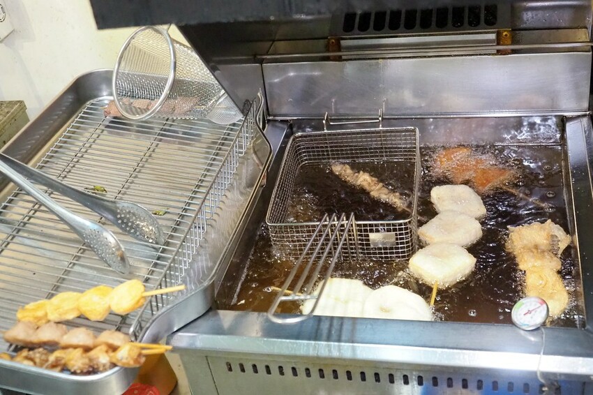 ♥木子串燒♥人氣平價串燒,最便宜一串只要$20好佛心,隨便拿都不心痛,秘製醬汁鹹甜好吃超涮嘴,宜蘭礁溪串燒推