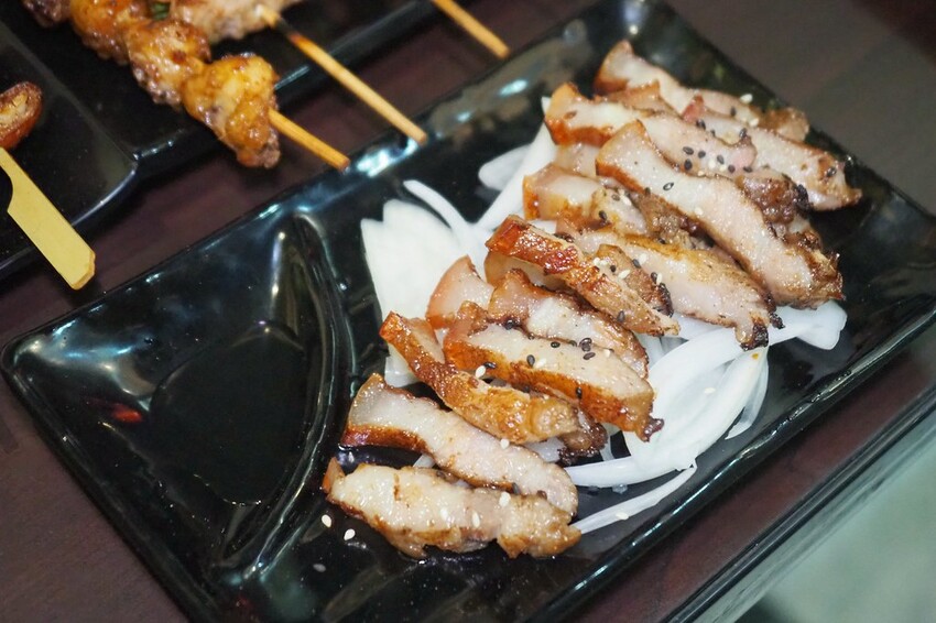 ♥木子串燒♥人氣平價串燒,最便宜一串只要$20好佛心,隨便拿都不心痛,秘製醬汁鹹甜好吃超涮嘴,宜蘭礁溪串燒推