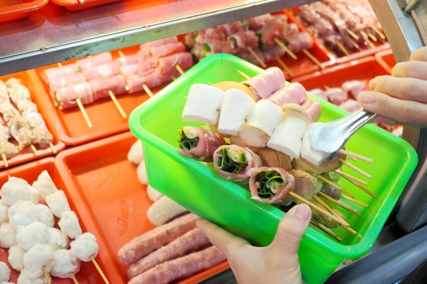 ♥木子串燒♥人氣平價串燒,最便宜一串只要$20好佛心,隨便拿都不心痛,秘製醬汁鹹甜好吃超涮嘴,宜蘭礁溪串燒推