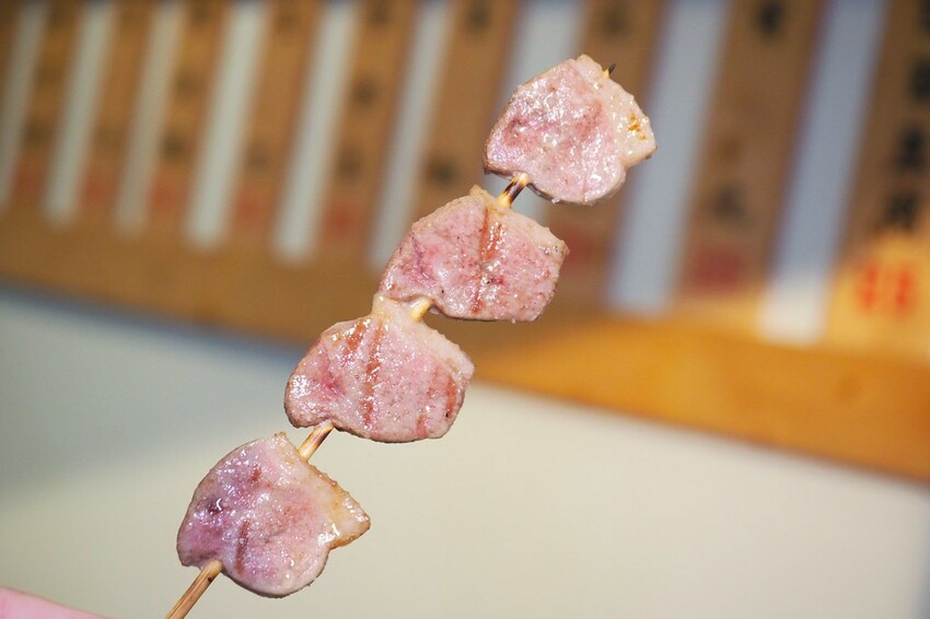 ♥木子串燒♥人氣平價串燒,最便宜一串只要$20好佛心,隨便拿都不心痛,秘製醬汁鹹甜好吃超涮嘴,宜蘭礁溪串燒推