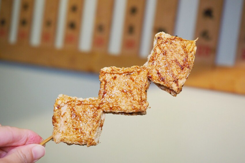 ♥木子串燒♥人氣平價串燒,最便宜一串只要$20好佛心,隨便拿都不心痛,秘製醬汁鹹甜好吃超涮嘴,宜蘭礁溪串燒推