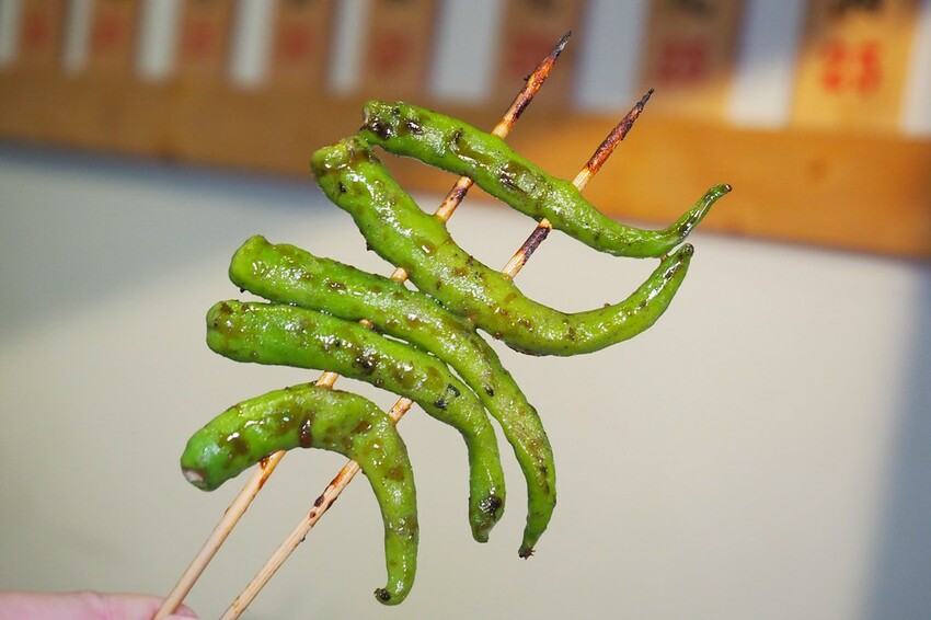 ♥木子串燒♥人氣平價串燒,最便宜一串只要$20好佛心,隨便拿都不心痛,秘製醬汁鹹甜好吃超涮嘴,宜蘭礁溪串燒推