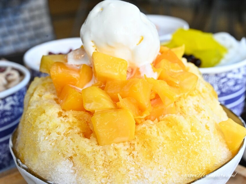 周記豆花甜品專賣｜台中在地20年老店竟然賣起精品！不只豆花好吃，還有夏日限定芒果牛奶冰，料多到爆！