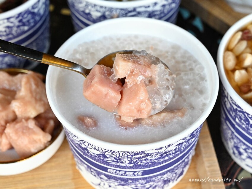 周記豆花甜品專賣｜台中在地20年老店竟然賣起精品！不只豆花好吃，還有夏日限定芒果牛奶冰，料多到爆！