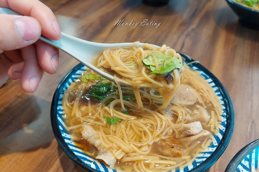 【桃園美食】橙天享吃。大腸麵線、肉圓｜獨家中藥湯頭麵線，蒜香肉圓Q彈好吃。青埔美食推薦 - 貪吃猴的幻想