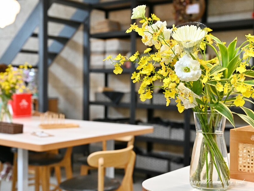 覓徑｜充滿神祕靜謐的人氣早午餐，隱身在巷弄裡，澎派早午餐拼盤，還有美美的軟法三明治～