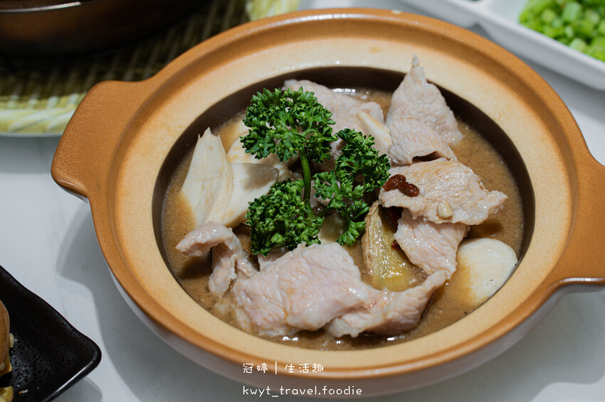 嘉義砂鍋粥_六上米砂鍋粥私房菜點心，巨好吃鱻爆紅蟳粥，每天限