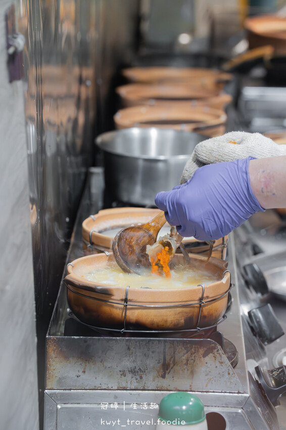嘉義砂鍋粥_六上米砂鍋粥私房菜點心，巨好吃鱻爆紅蟳粥，每天限