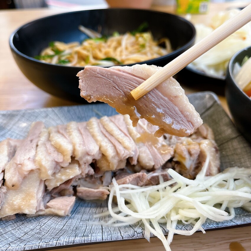 在地人激推的鵝肉午餐便當—鵝師兄-舒肥鵝肉專賣店 ,軟嫩香甜又多汁的鵝肉,讓人一吃成主顧