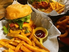 在地人激推的鵝肉午餐便當—鵝師兄-舒肥鵝肉專賣店 ,軟嫩香甜又多汁的鵝肉,讓人一吃成主顧