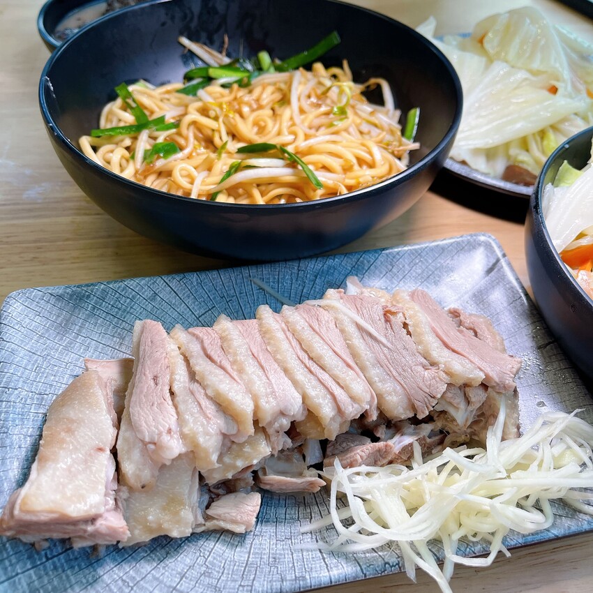 在地人激推的鵝肉午餐便當—鵝師兄-舒肥鵝肉專賣店 ,軟嫩香甜又多汁的鵝肉,讓人一吃成主顧