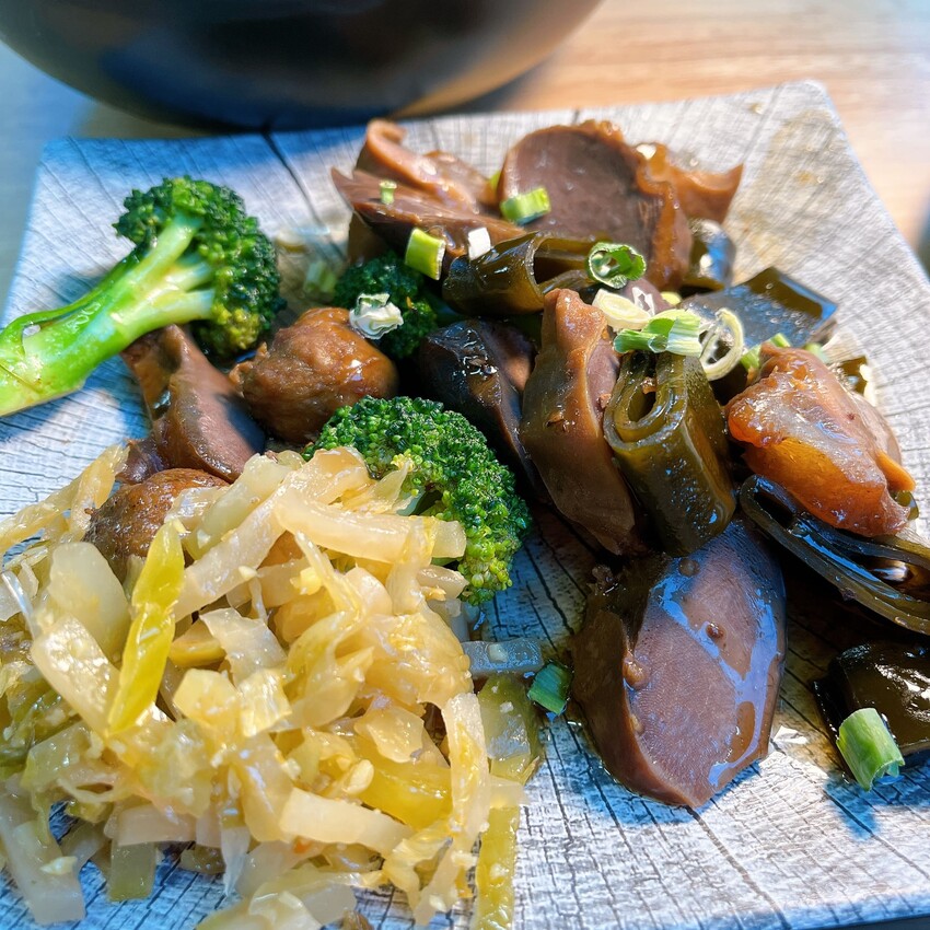 在地人激推的鵝肉午餐便當—鵝師兄-舒肥鵝肉專賣店 ,軟嫩香甜又多汁的鵝肉,讓人一吃成主顧