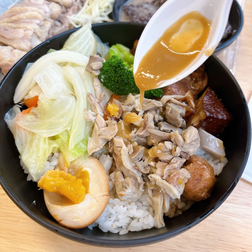 在地人激推的鵝肉午餐便當—鵝師兄-舒肥鵝肉專賣店 ,軟嫩香甜又多汁的鵝肉,讓人一吃成主顧