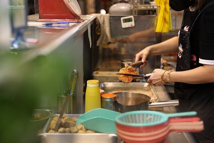 炸雞控必吃！在地人激推最強三角骨！超涮嘴 台式下午茶小確幸｜詹媽媽炸雞(竹山老街美食)