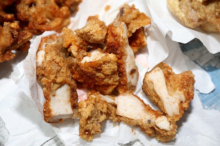 炸雞控必吃！在地人激推最強三角骨！超涮嘴 台式下午茶小確幸｜詹媽媽炸雞(竹山老街美食)