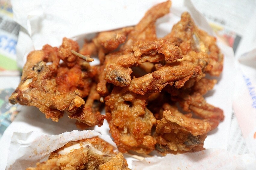 炸雞控必吃！在地人激推最強三角骨！超涮嘴 台式下午茶小確幸｜詹媽媽炸雞(竹山老街美食)