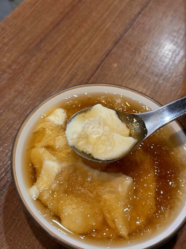 桃園市中壢區台灣｜中壢｜小眼睛甜品店 （仙草‧豆花‧愛玉），夏日就是要來點清涼味。（中壢美食）