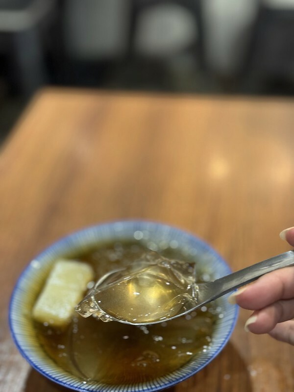 桃園市中壢區台灣｜中壢｜小眼睛甜品店 （仙草‧豆花‧愛玉），夏日就是要來點清涼味。（中壢美食）