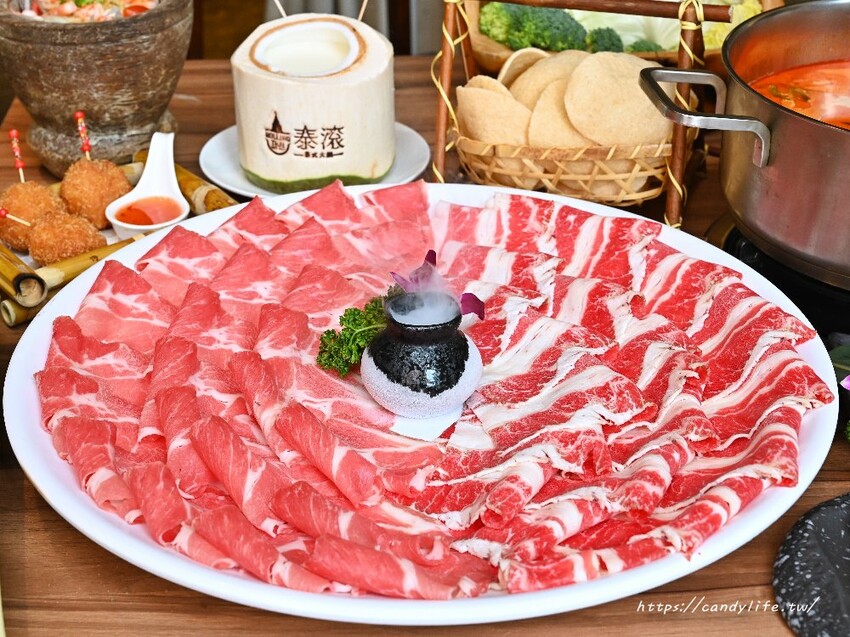 泰滾泰式火鍋｜都市中絕美叢林系泰式火鍋店，口味道地，蝦片無限吃到飽，超狂限時優惠一百元發票就送一百隻蝦！