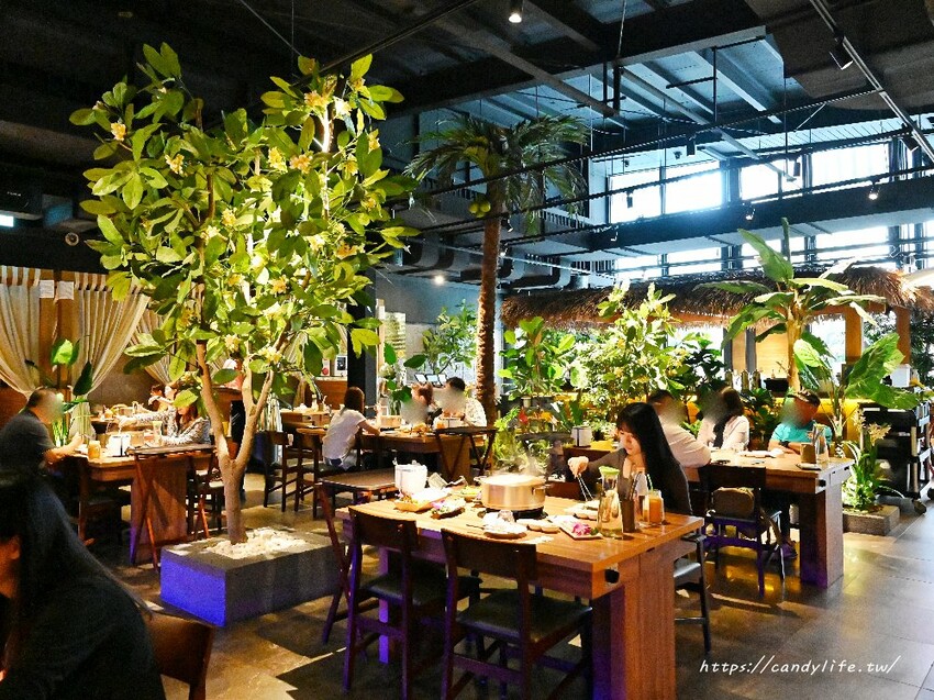 泰滾泰式火鍋｜都市中絕美叢林系泰式火鍋店，口味道地，蝦片無限吃到飽，超狂限時優惠一百元發票就送一百隻蝦！