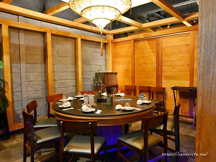 泰滾泰式火鍋｜都市中絕美叢林系泰式火鍋店，口味道地，蝦片無限吃到飽，超狂限時優惠一百元發票就送一百隻蝦！