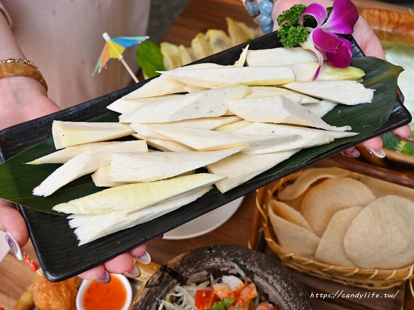 泰滾泰式火鍋｜都市中絕美叢林系泰式火鍋店，口味道地，蝦片無限吃到飽，超狂限時優惠一百元發票就送一百隻蝦！