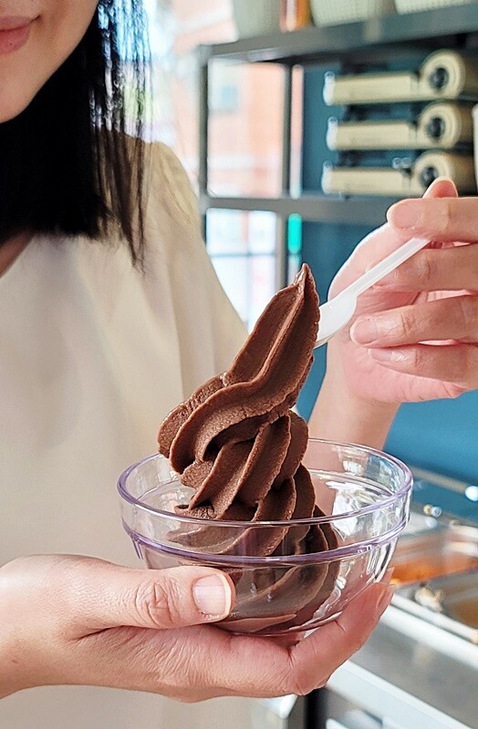 新開幕！！推擠 돼지韓式料理進駐一中商圈，必點烤肉拼盤、辣燉海鮮、繽紛韓國氣泡飲，還有6種小菜、霜淇淋