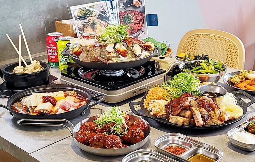 新開幕！！推擠 돼지韓式料理進駐一中商圈，必點烤肉拼盤、辣燉海鮮、繽紛韓國氣泡飲，還有6種小菜、霜淇淋